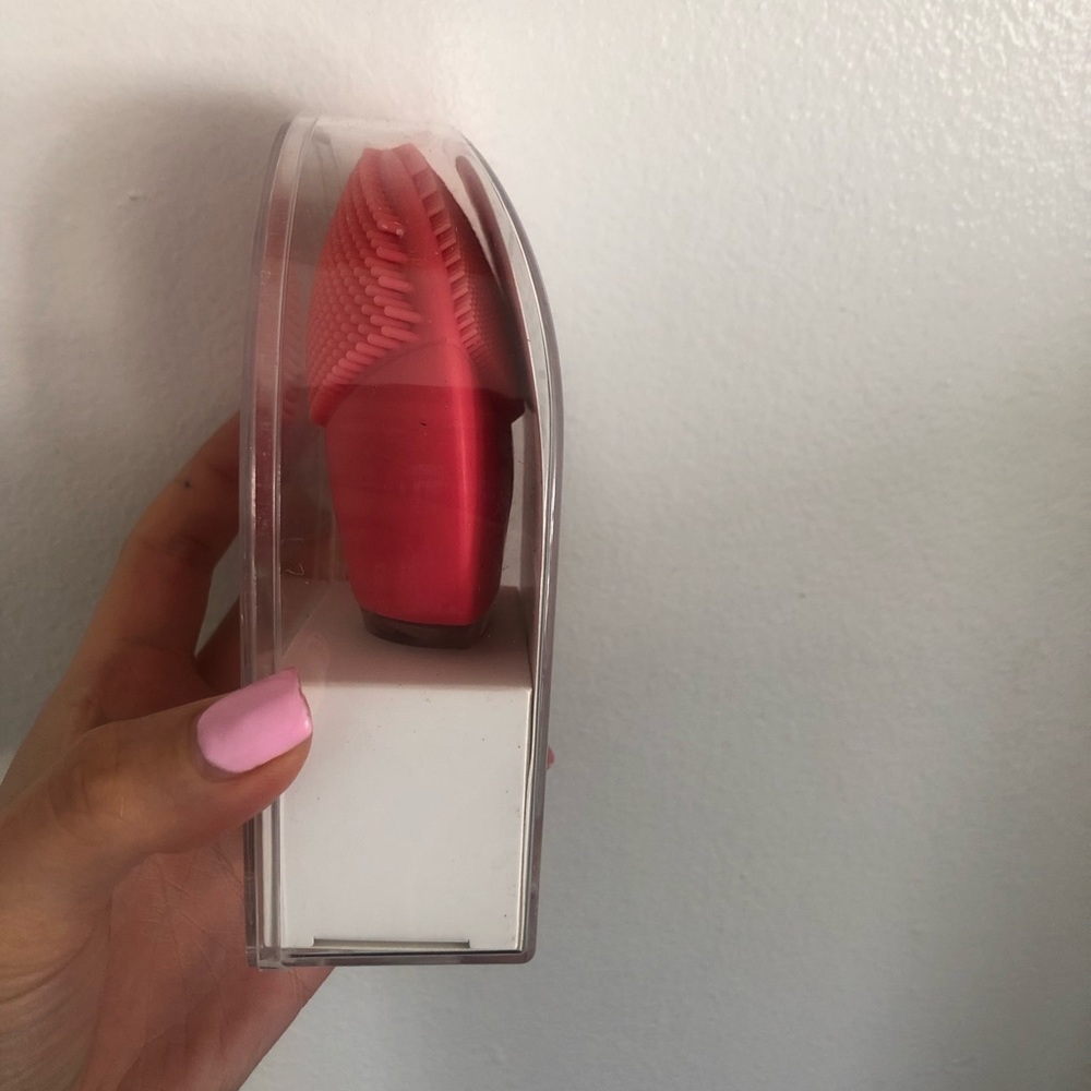 Foreo Luna 2 facial cleansing